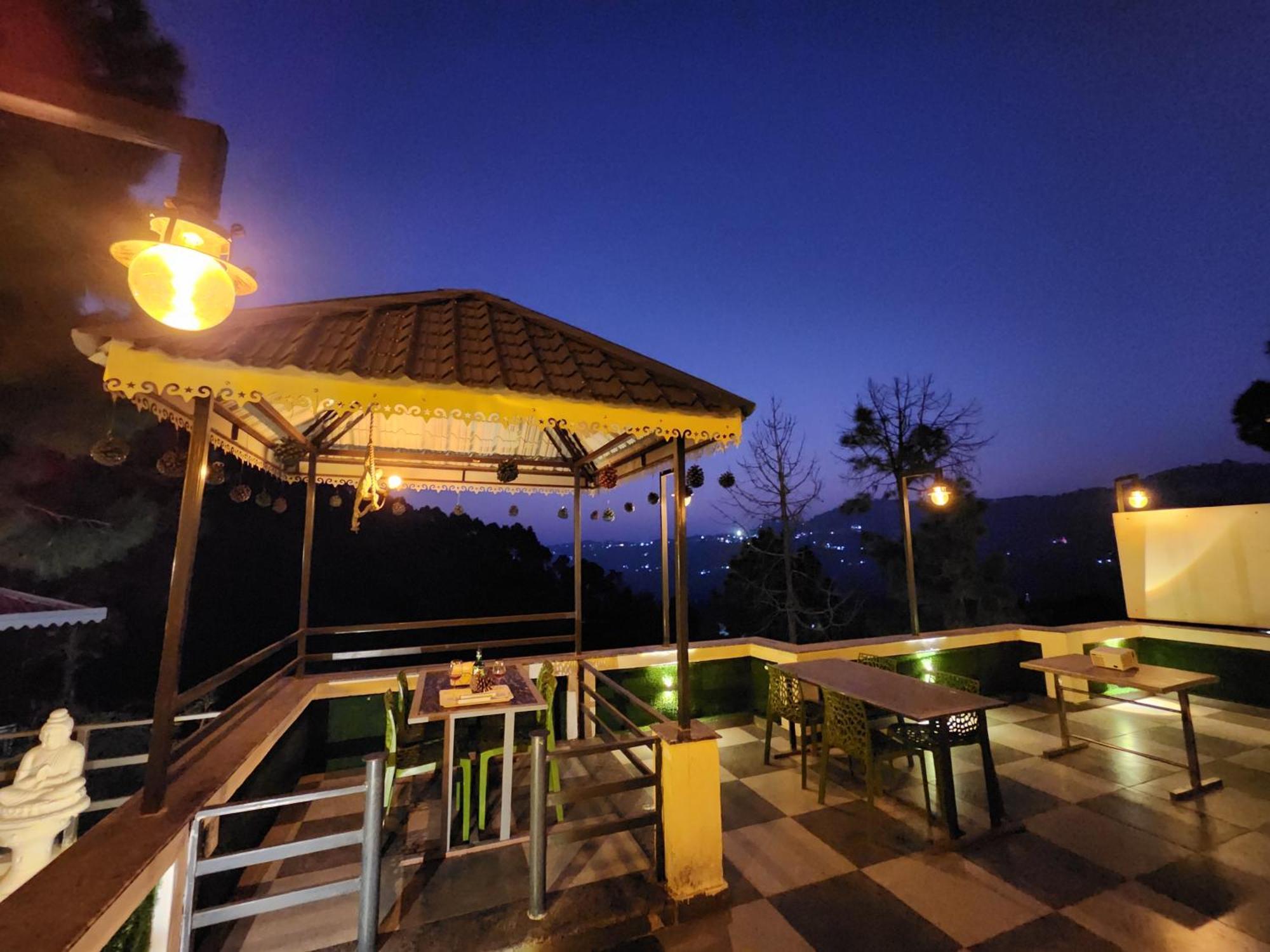 Pine Valley Resort Kasauli Exterior foto