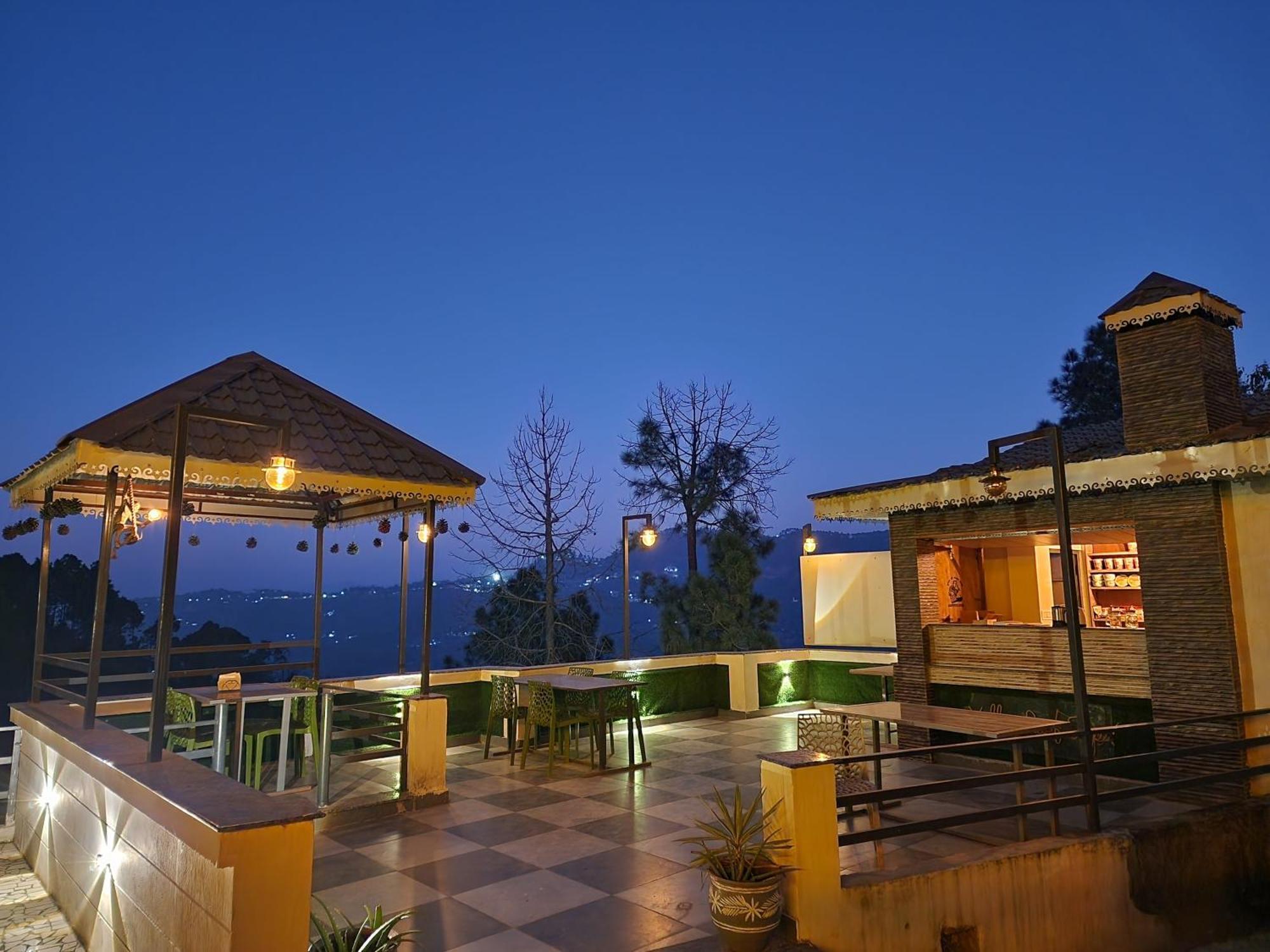 Pine Valley Resort Kasauli Exterior foto
