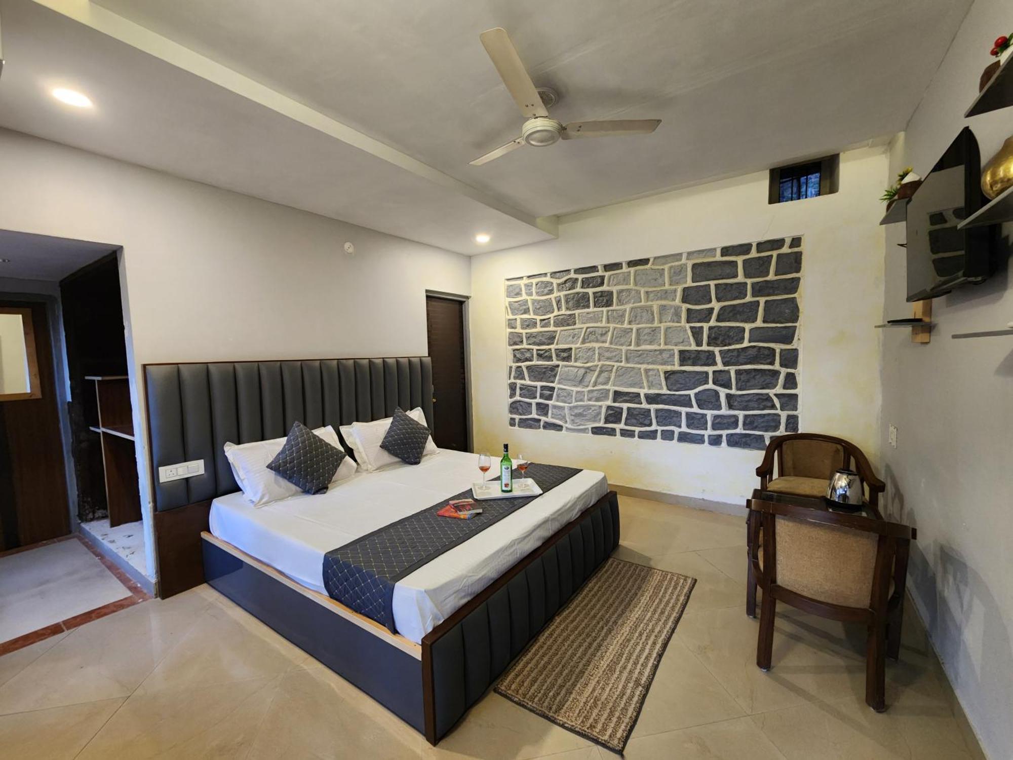 Pine Valley Resort Kasauli Exterior foto