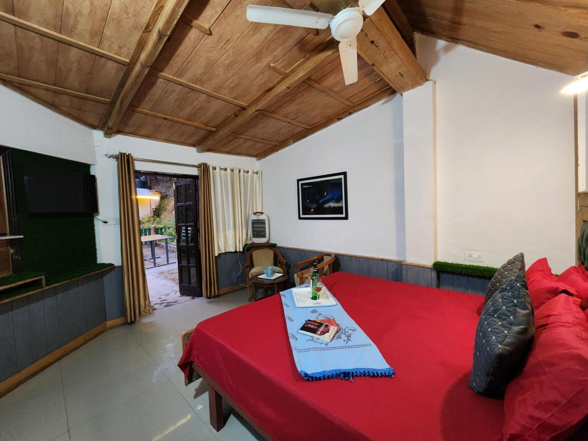 Pine Valley Resort Kasauli Exterior foto