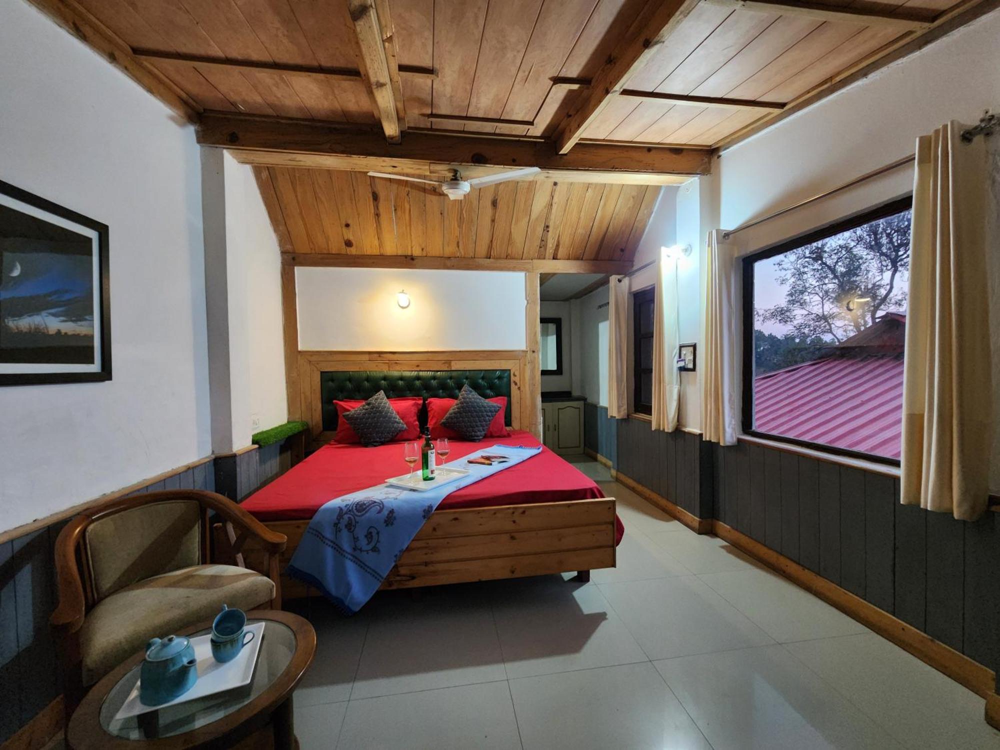 Pine Valley Resort Kasauli Exterior foto