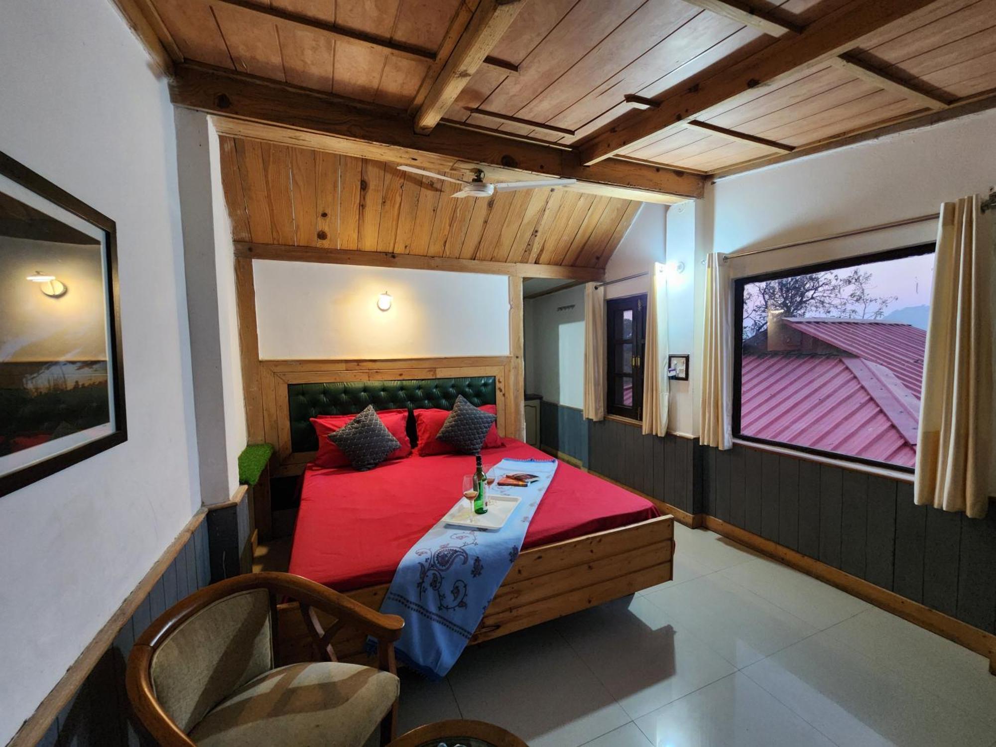 Pine Valley Resort Kasauli Exterior foto