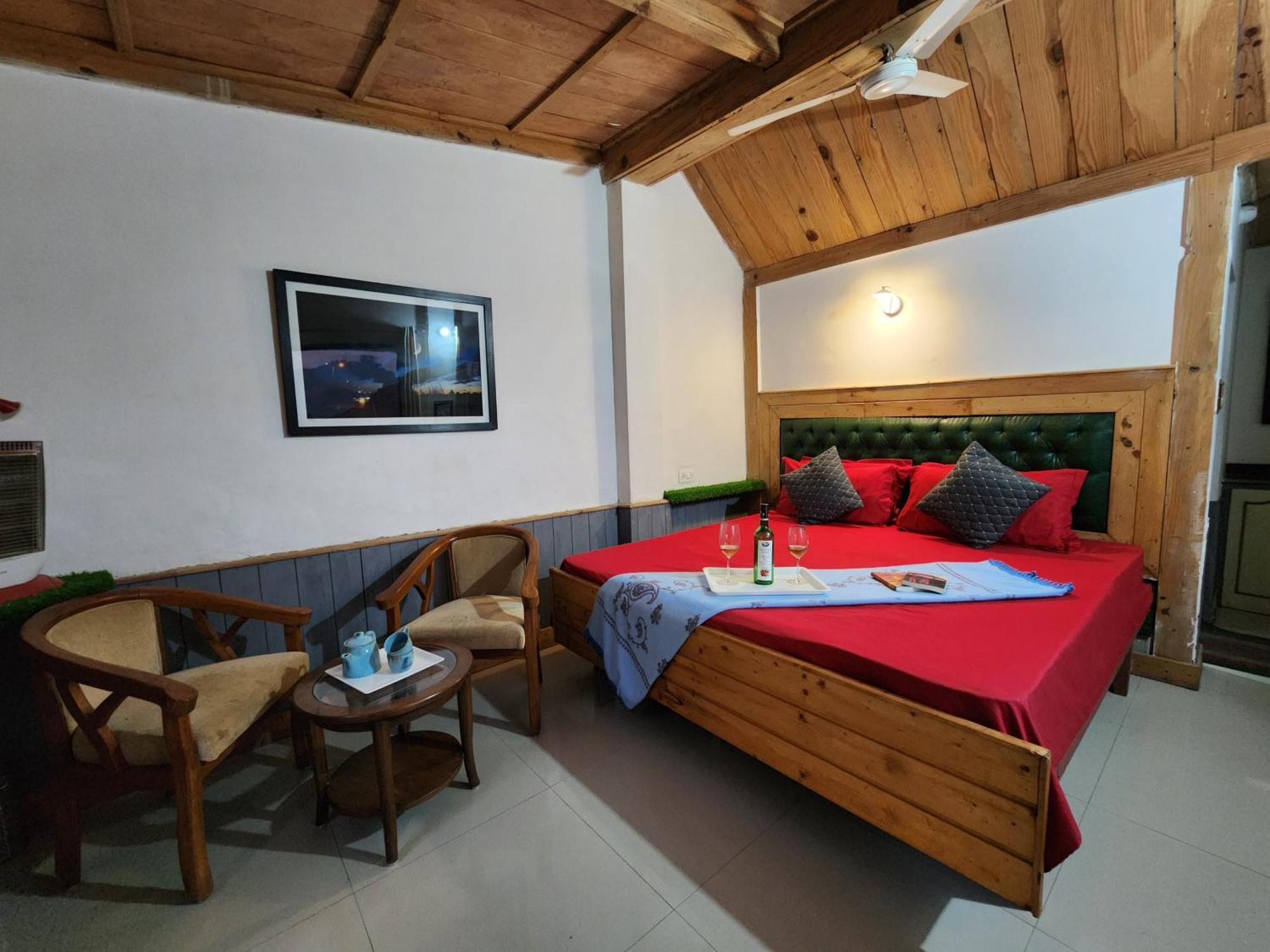 Pine Valley Resort Kasauli Exterior foto