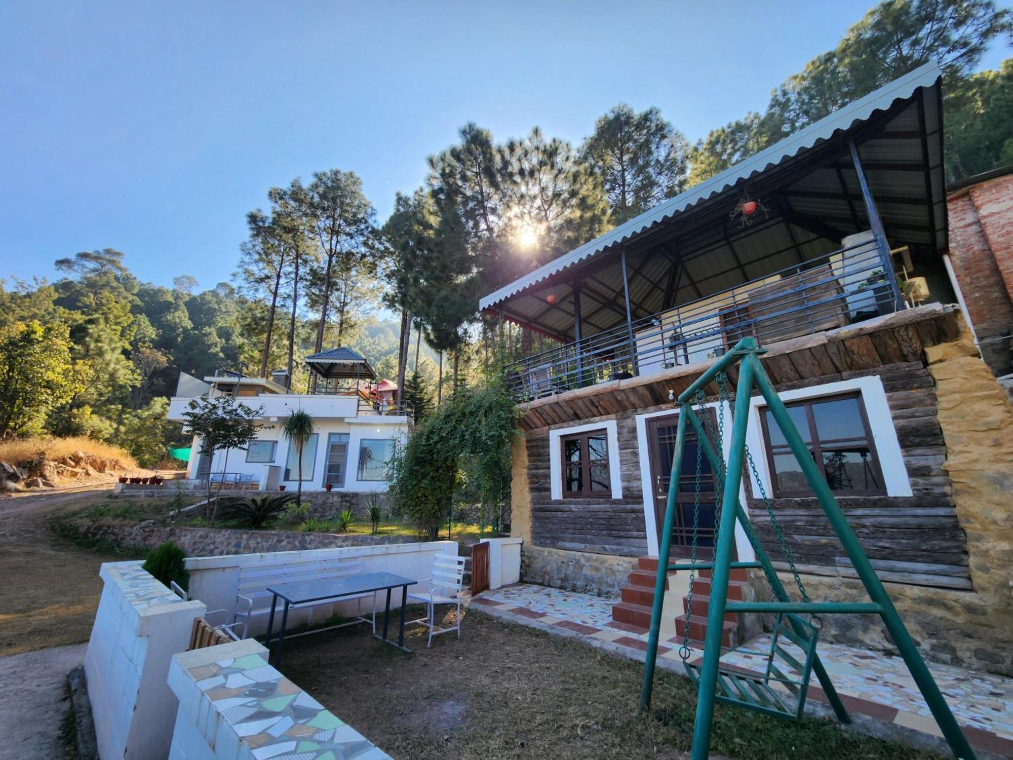 Pine Valley Resort Kasauli Exterior foto