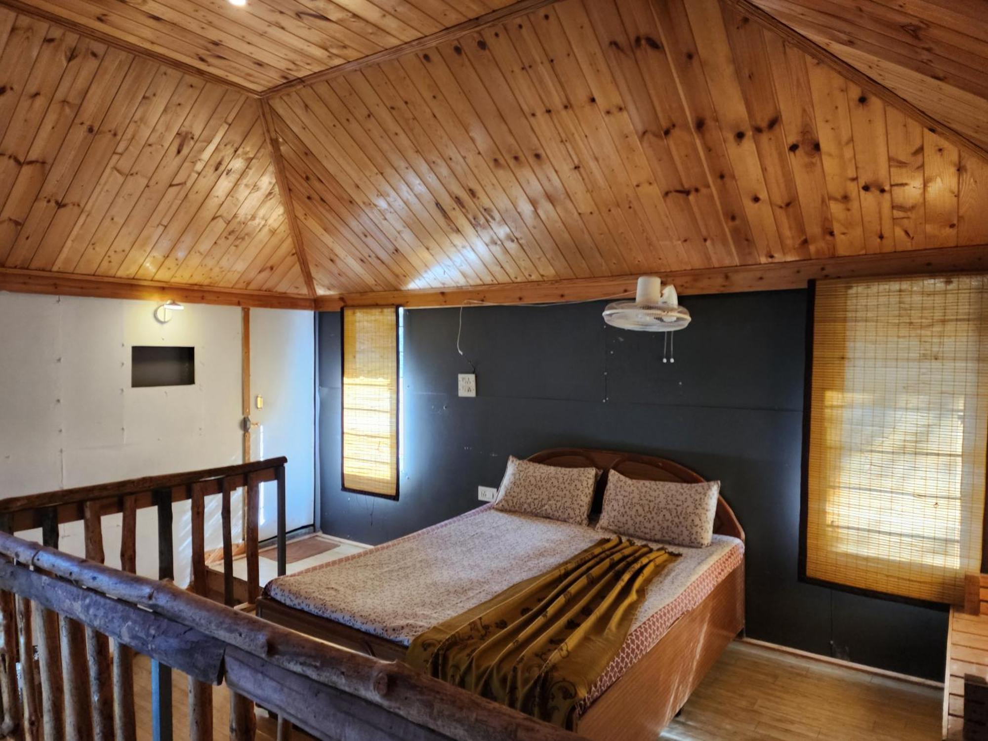 Pine Valley Resort Kasauli Exterior foto