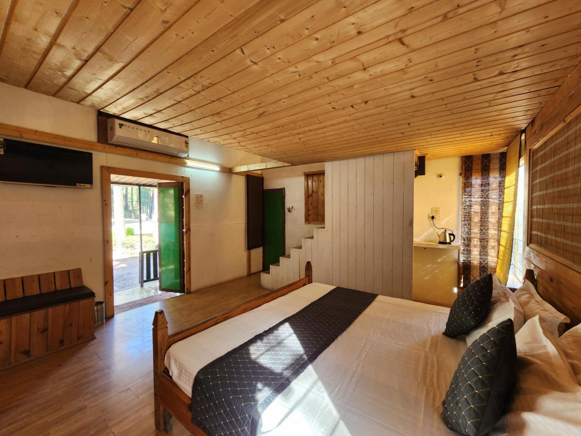 Pine Valley Resort Kasauli Exterior foto