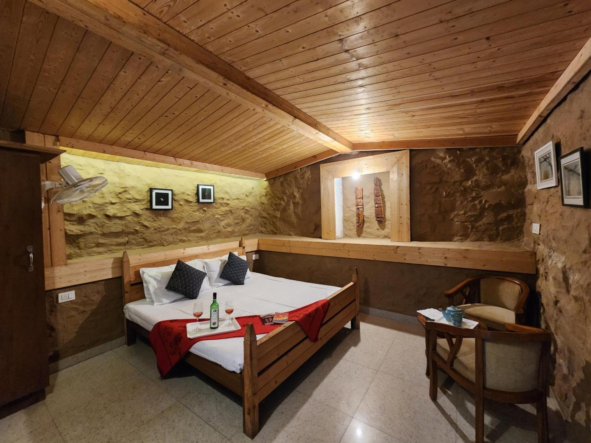 Pine Valley Resort Kasauli Exterior foto