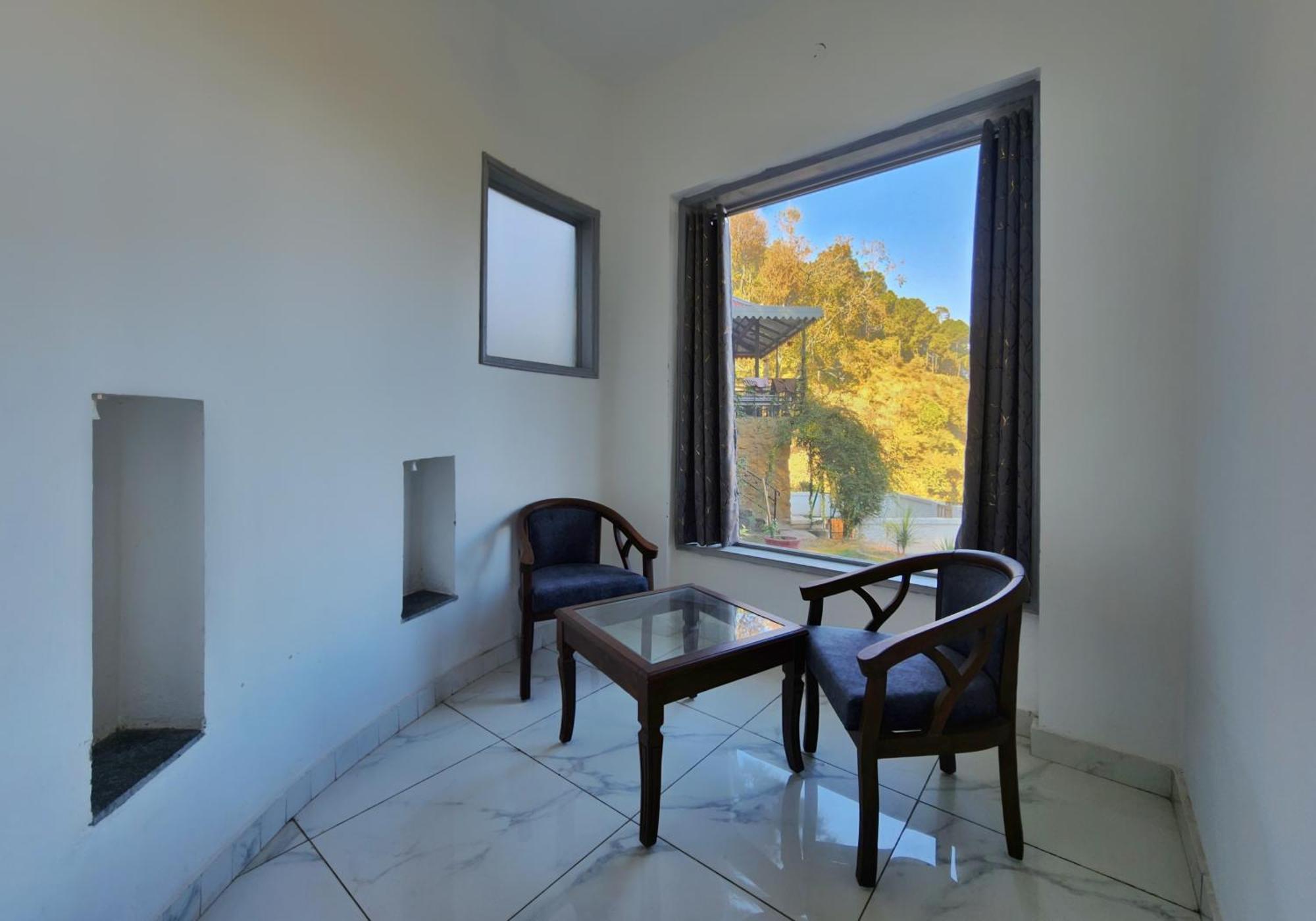 Pine Valley Resort Kasauli Exterior foto