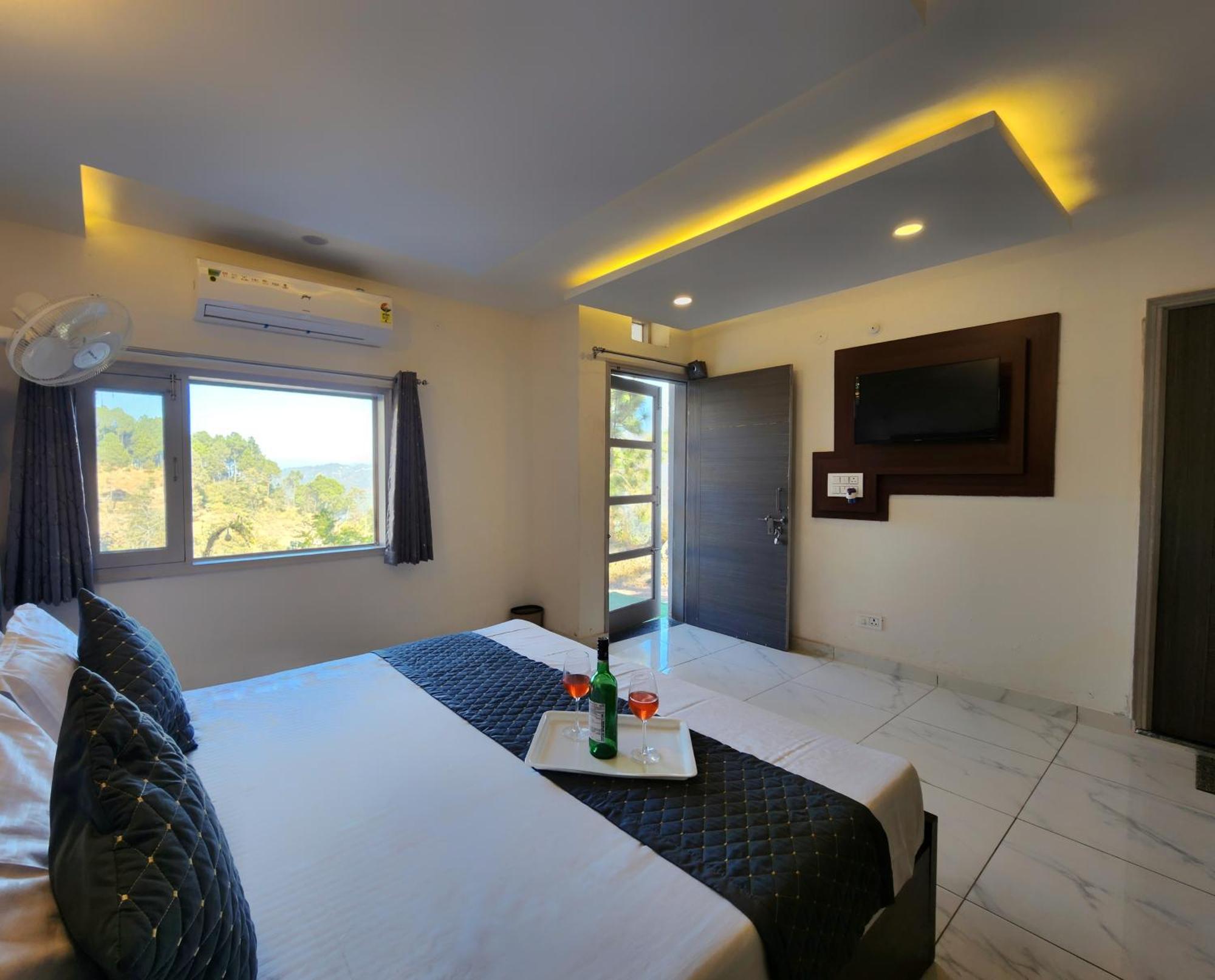Pine Valley Resort Kasauli Exterior foto